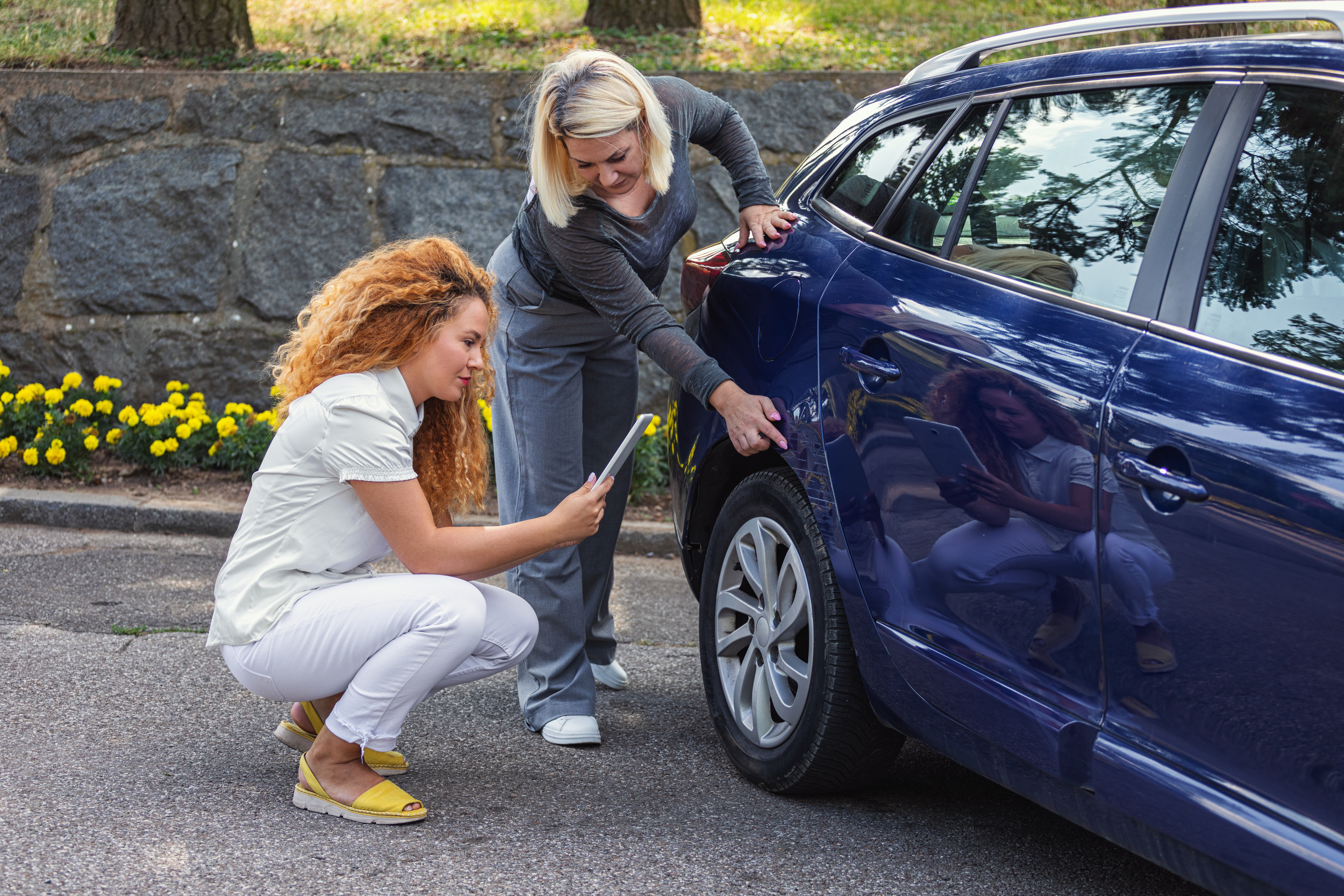 Die Icons zeigen, welche Faktoren eine Rolle spielen, wenn man sein Unfallauto verkaufen möchte.