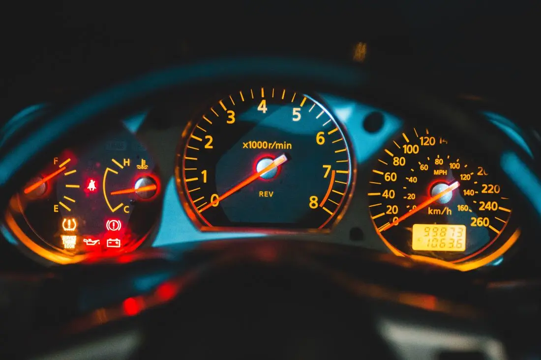Kontrollleuchten im Auto