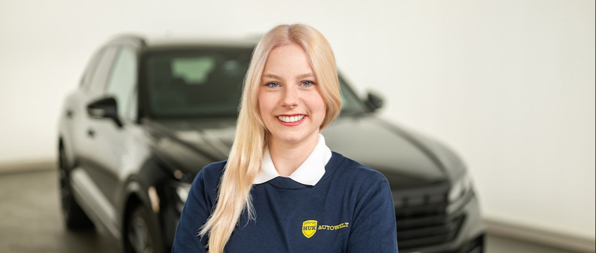Das Foto zeigt Marina Hohmeier, welche Verkaufsberaterin im CarOutlet der HUK-Autowelt ist.