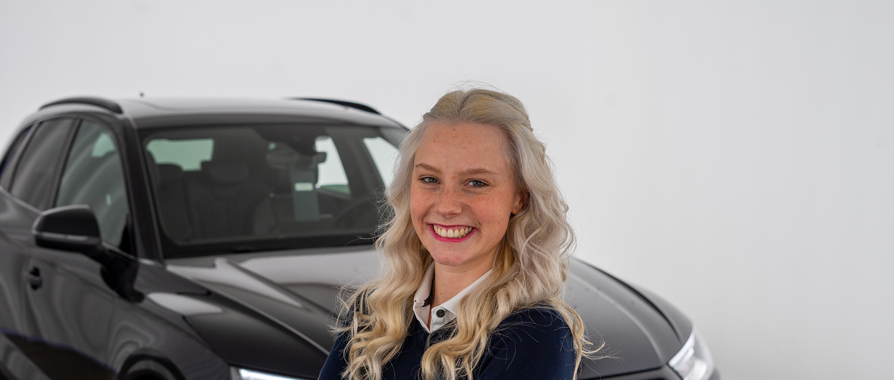 Das Foto zeigt Marina Hohmeier, welche Verkaufsberaterin im CarOutlet der HUK-Autowelt ist.