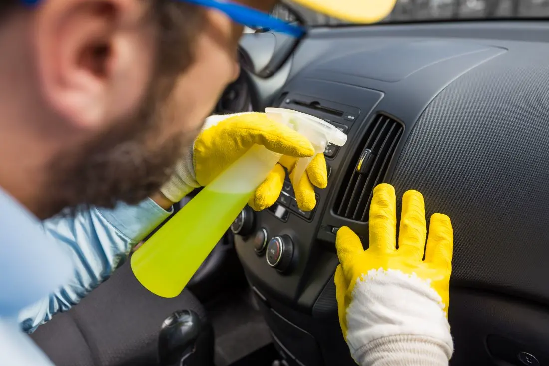 Desinfektion der Klimaanlage im Auto